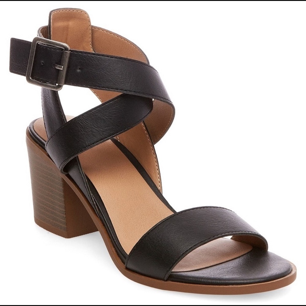 Women’s Merona Criss Cross Black Sandal Size 6
